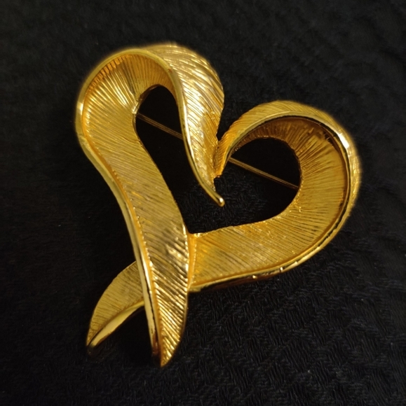 Vintage modernist heart ❤️shaped brooch in EUC - Picture 2 of 5